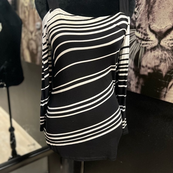 🖤🤍LIKE NEW INC INTERNATIONAL CONCEPTS BLACK AND WHITE STRIPED BLOUSE SZ M🤍🖤 - Picture 3 of 6